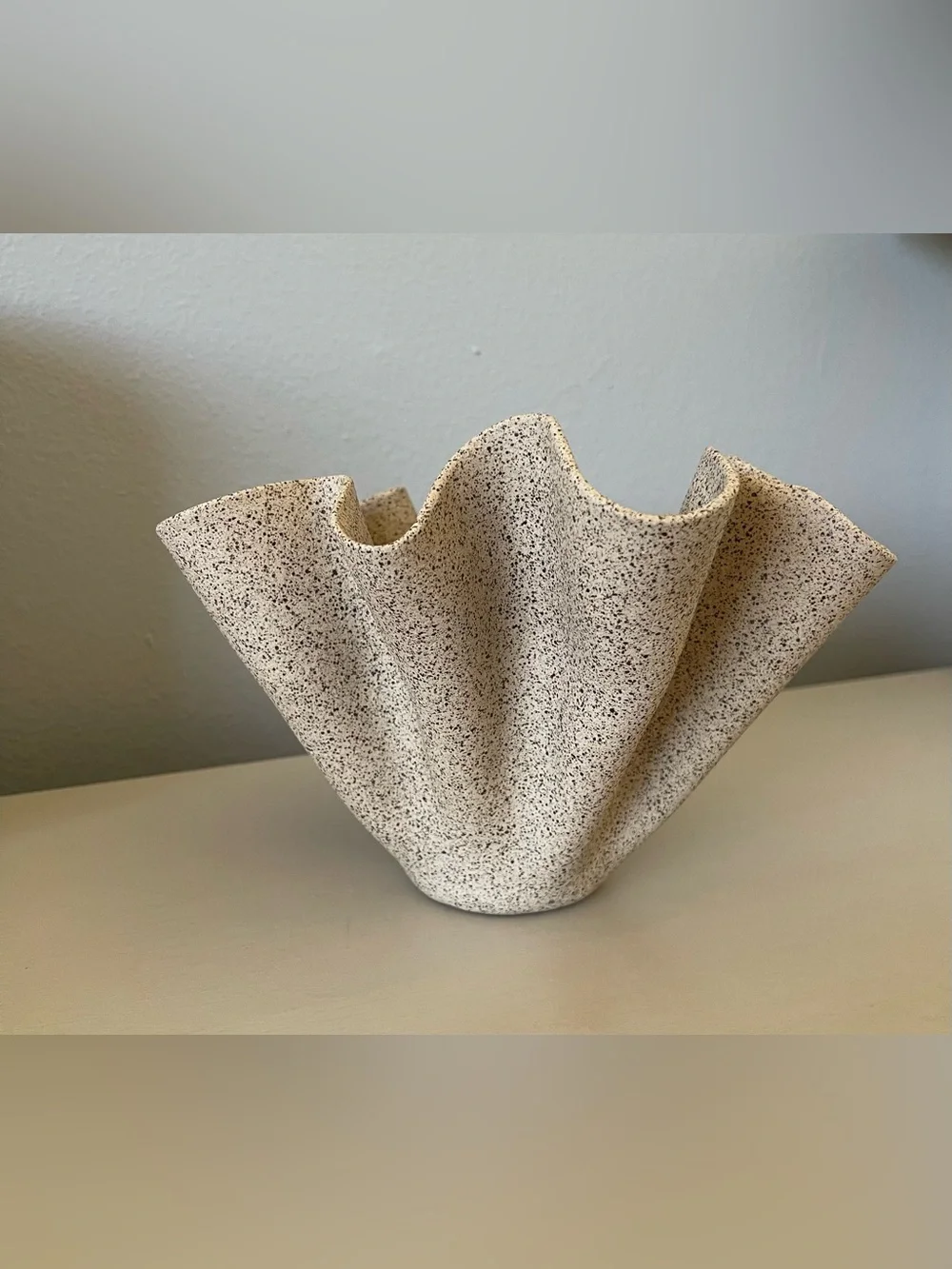 “CURIOUS CLAY” CERAMIC RUFFLE BOWL - Picture 5 of 10